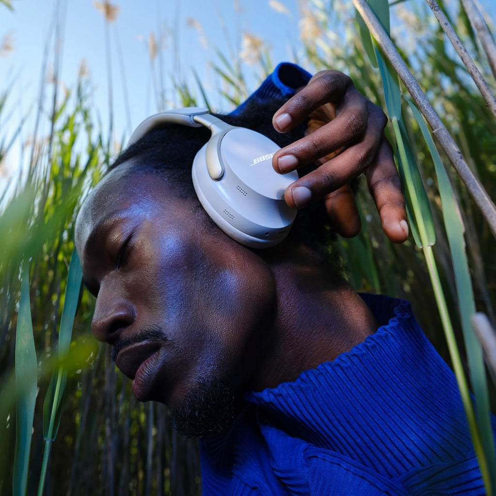 Bose QuietComfort Ultra Wireless Noise Cancelling Headphones with Spatial Audio, Over-The-Ear Headphones with Mic, Up to 24 Hours of Battery Life, White Smoke (Renewed)