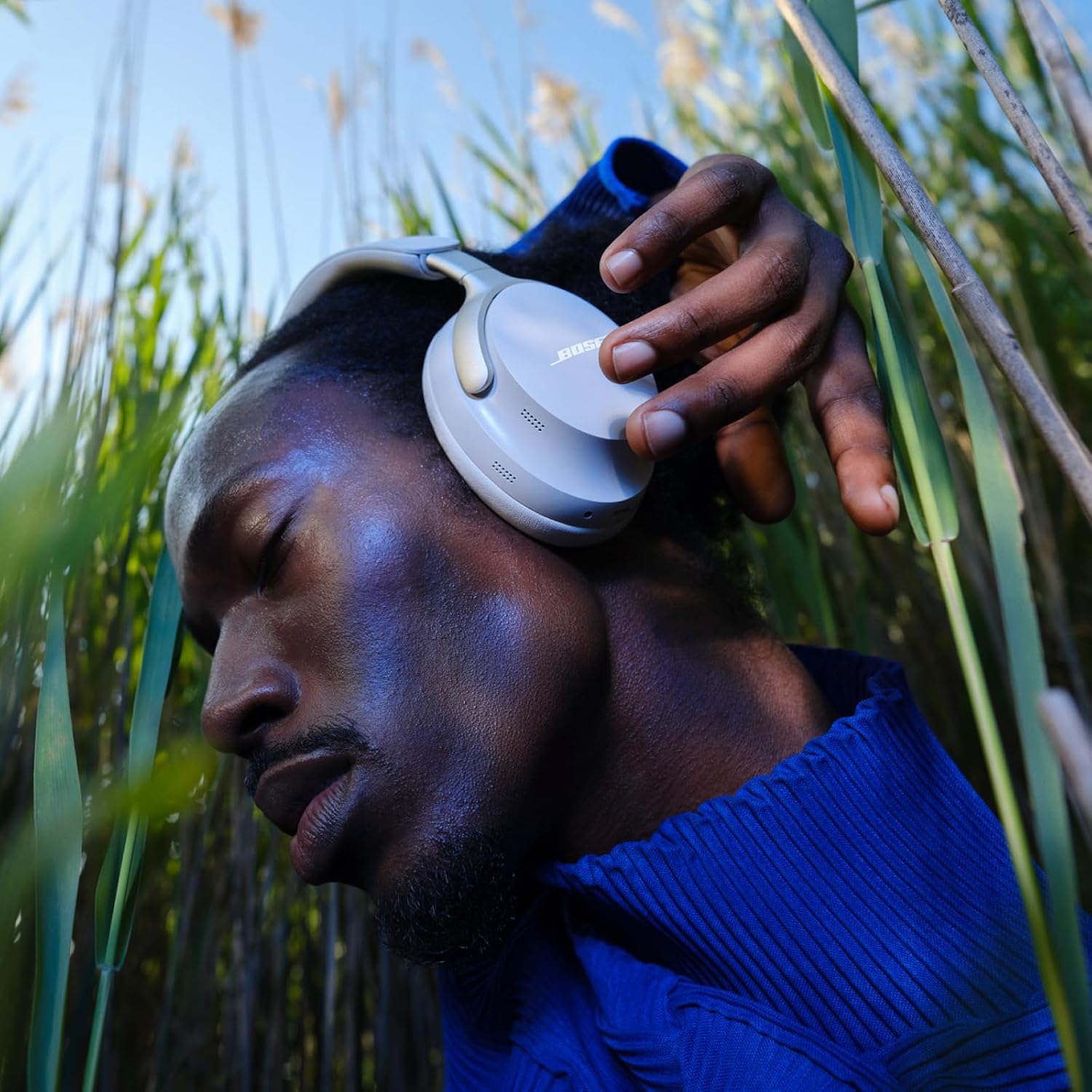 Bose QuietComfort Ultra Wireless Noise Cancelling Headphones with Spatial Audio, Over-The-Ear Headphones with Mic, Up to 24 Hours of Battery Life, White Smoke (Renewed)