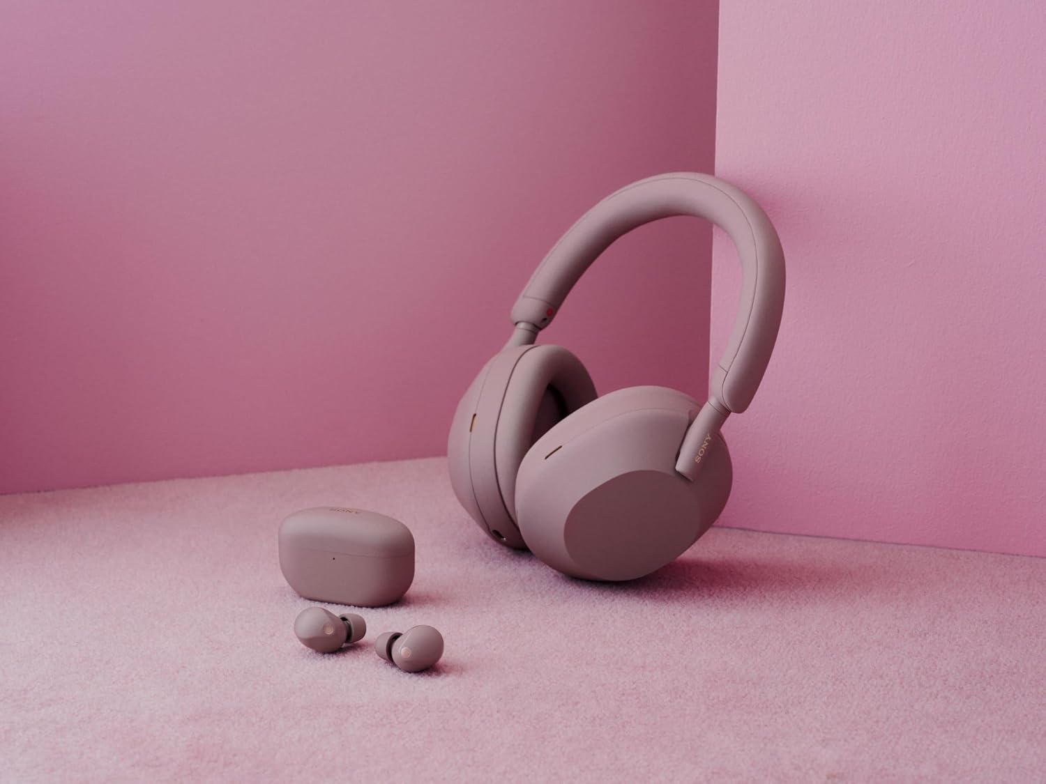 Sony WH-1000XM5 Noise Canceling Wireless Headphones - 30hr Battery Life - Over-Ear Style - Optimized for Alexa and Google Assistant - Built-in mic for Calls - Smoky Pink