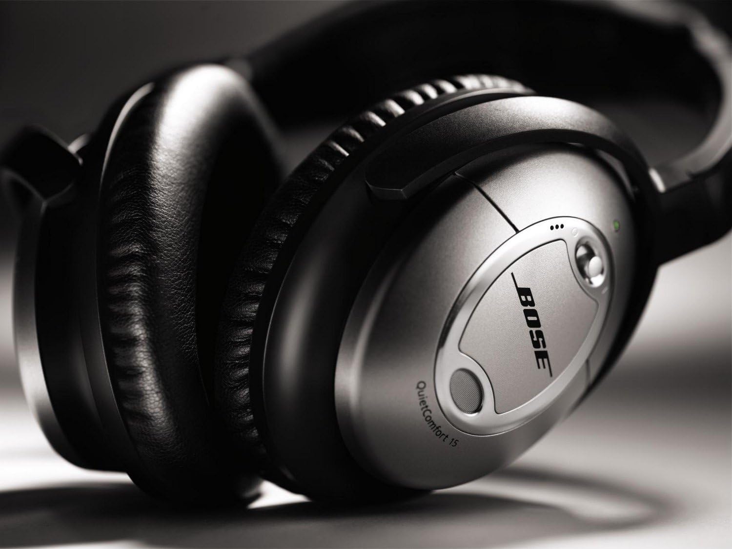 Bose QuietComfort 15 Acoustic Noise Cancelling Headphones (Renewed)