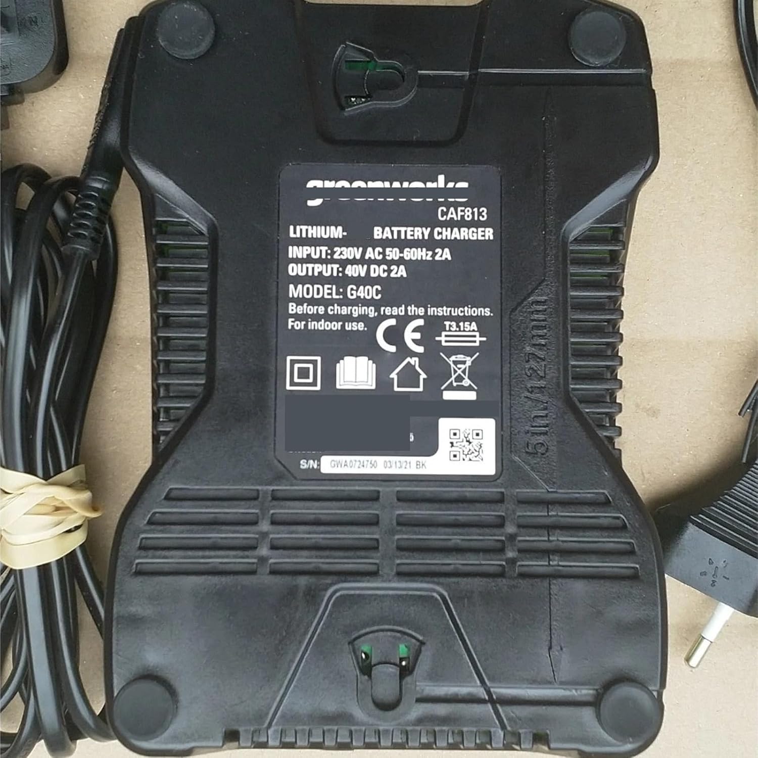 G40C 40V Lithium Battery Pack Electric Chain Saw Lawn Mower Hedge High Branch Saw 2A Charger 230V. Compatible with Greenworks 40V 29462 29472 Garden Electric Tool