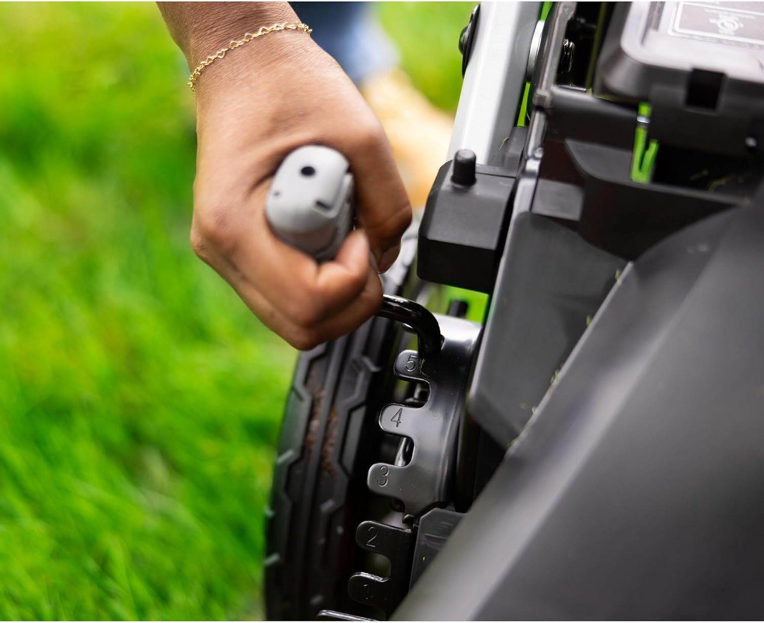 CRAFTSMAN V20 BRUSHLESS RP 21 in Rear Wheel Driver Mower, 2 x 9Ah Batteries and 2 Chargers Included, Up to 70 Min of Runtime, Self-Propelled, LED Headlights, Dual Blades (CMCMWSP320X2)