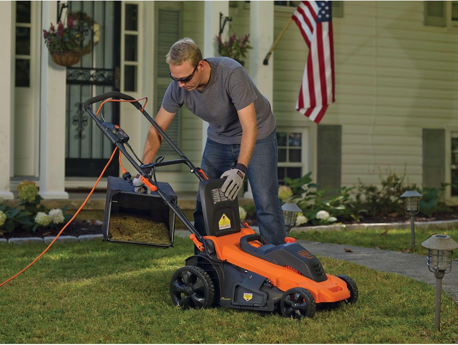 BLACK+DECKER 20-Inch Corded Electric Lawn Mower, Ultra Light Push Mower, 13-Amp High Output Motor, 3 in 1 Cutting Versatility, Tool Free Height Adjustment, 7-setting Cutting Height (MM2000)