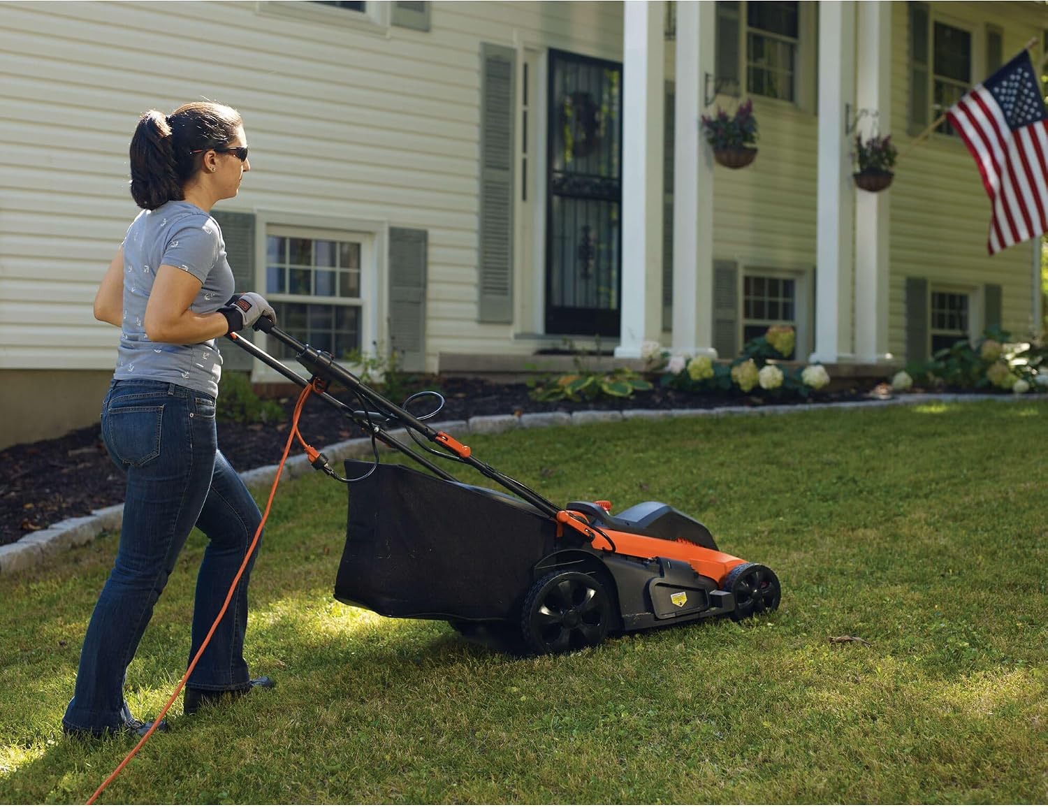BLACK+DECKER 20-Inch Corded Electric Lawn Mower, Ultra Light Push Mower, 13-Amp High Output Motor, 3 in 1 Cutting Versatility, Tool Free Height Adjustment, 7-setting Cutting Height (MM2000)