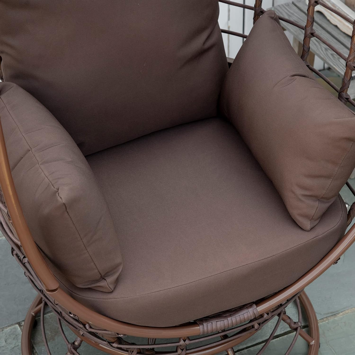 Outsunny Wicker Egg Chair, 360 Rotating Indoor Outdoor Boho Basket Seat with Cushion and Pillows for Backyard, Porch, Patio, Garden, Handwoven All-Weather PE Rattan, Steel Frame, Brown
