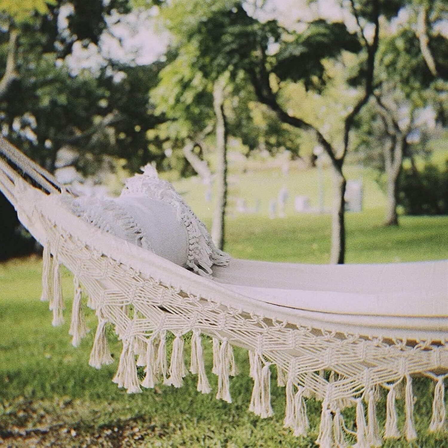 Heavy-Duty Canvas Hammock, 200x150 Cm Outdoor Hammock, Indoor and Outdoor Hanging Swing, Camping Leisure Hammock, Portable Cotton Rope Rocking Chair (White)
