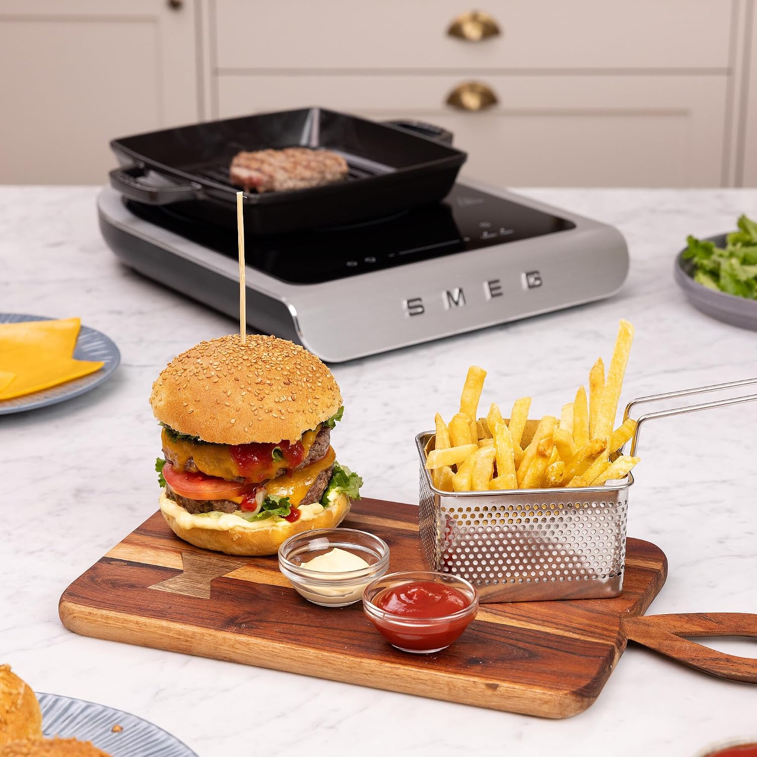 SMEG 1800W Portable Induction Cooker – Collezione Collection | Single-Burner Induction Hob with Probe, 9 Power Levels + Boost, Touch Controls — Travel/RV/Compact Kitchen-Black