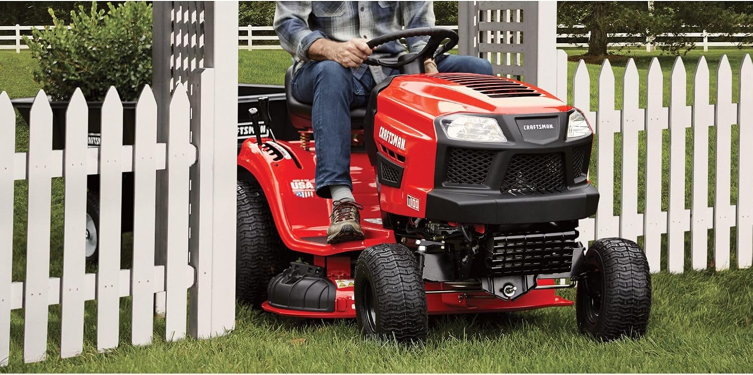 CRAFTSMAN 36' Gas Riding Lawn Mower with 11.5 HP* Briggs and Stratton Single-Cylinder Engine, Gas Lawn Tractor with 7-Speed Transmission, Red/Black (13AC77XYA93)