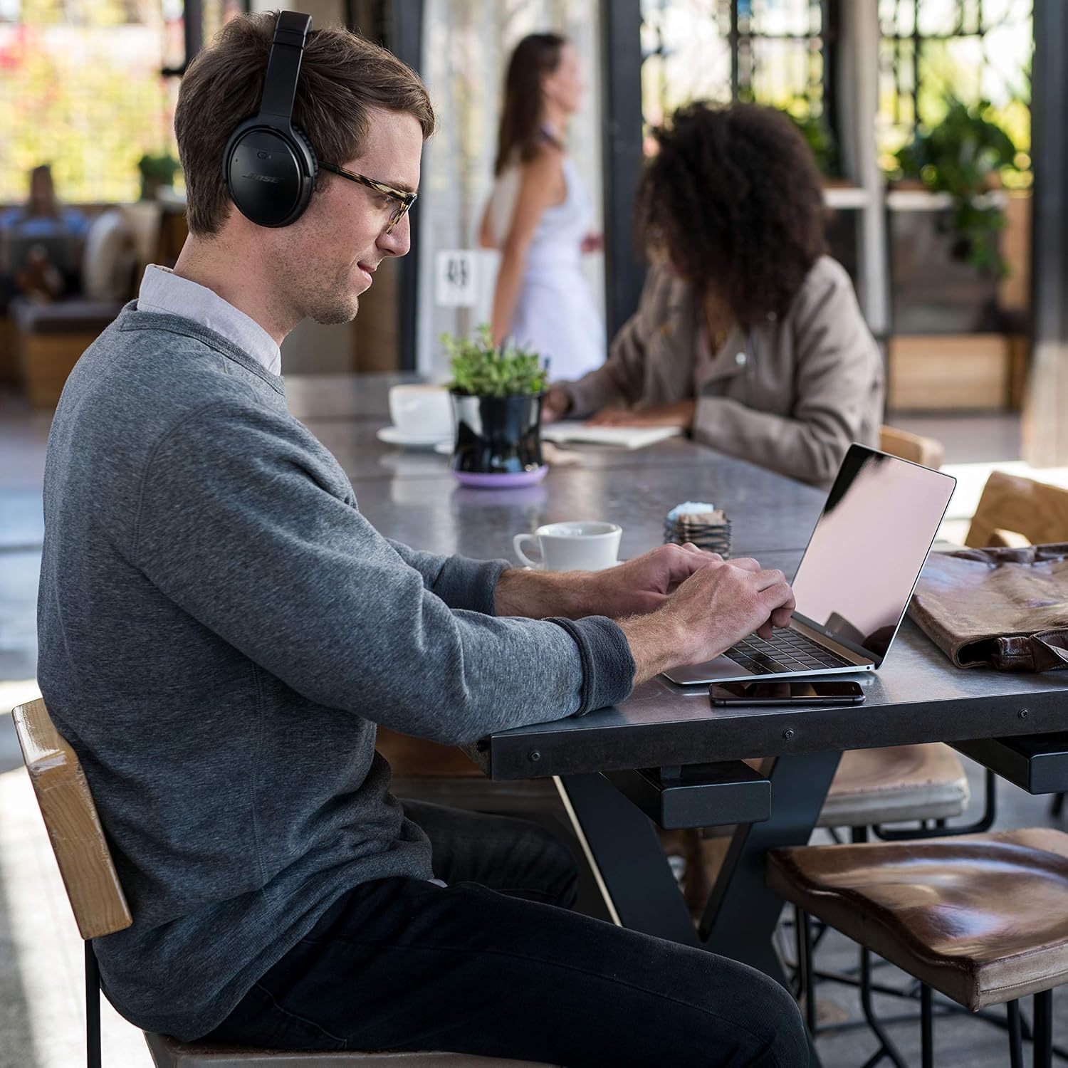 Bose QuietComfort 35 II Wireless Bluetooth Headphones with Alexa - Black (Renewed)