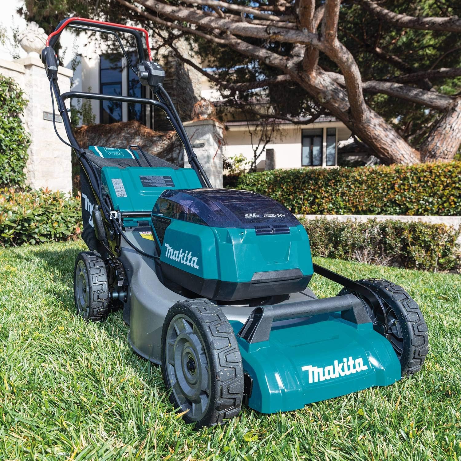Makita XML06PT1 36V (18V X2) LXT® Brushless 18' Self-Propelled Commercial Lawn Mower Kit with 4 Batteries (5.0Ah)