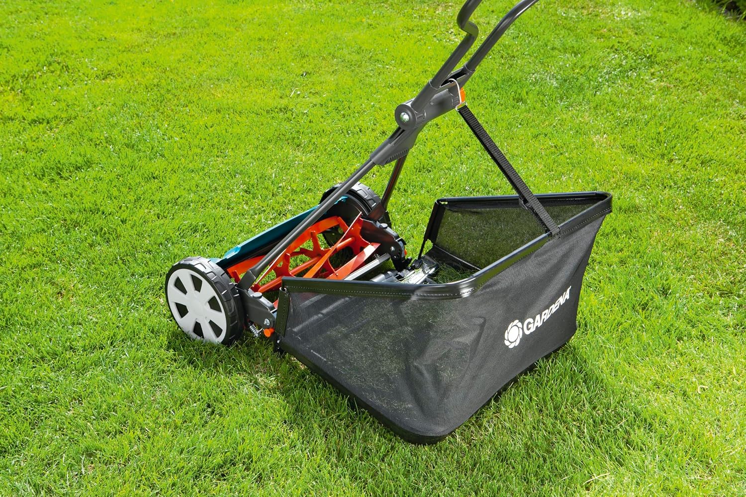 GARDENA (4018) Classic 16' Reel Lawn Mower with 5 Blades. The Lawn Mower for Everyday use with No Gas, No Electricity Makes Mowing a Breeze. Best Yard Tools You can own.