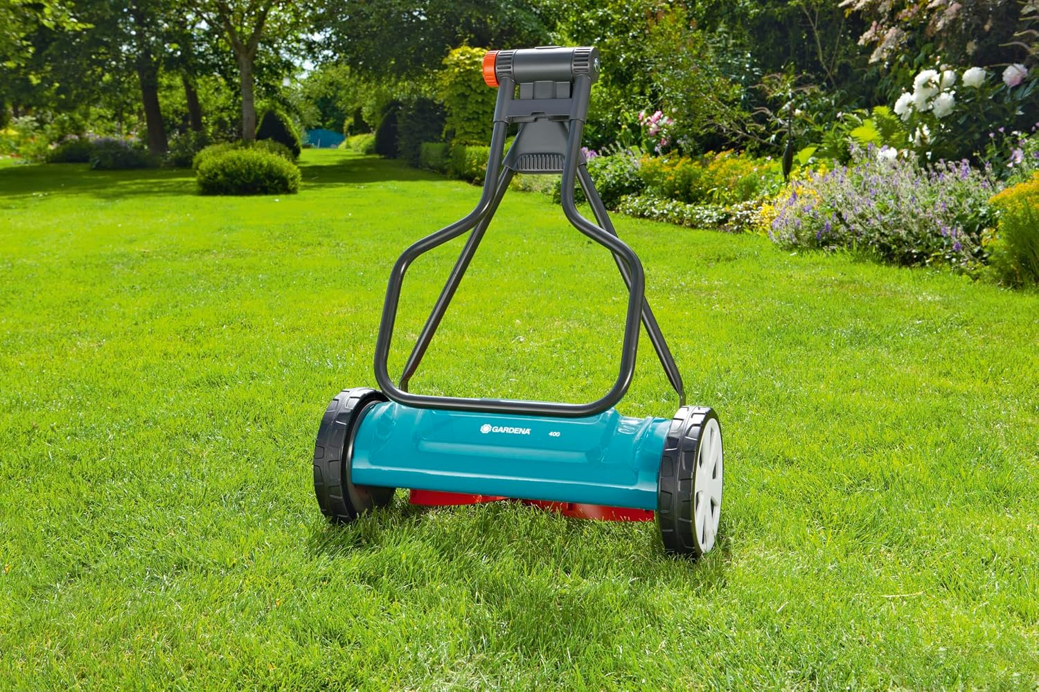 GARDENA (4018) Classic 16' Reel Lawn Mower with 5 Blades. The Lawn Mower for Everyday use with No Gas, No Electricity Makes Mowing a Breeze. Best Yard Tools You can own.