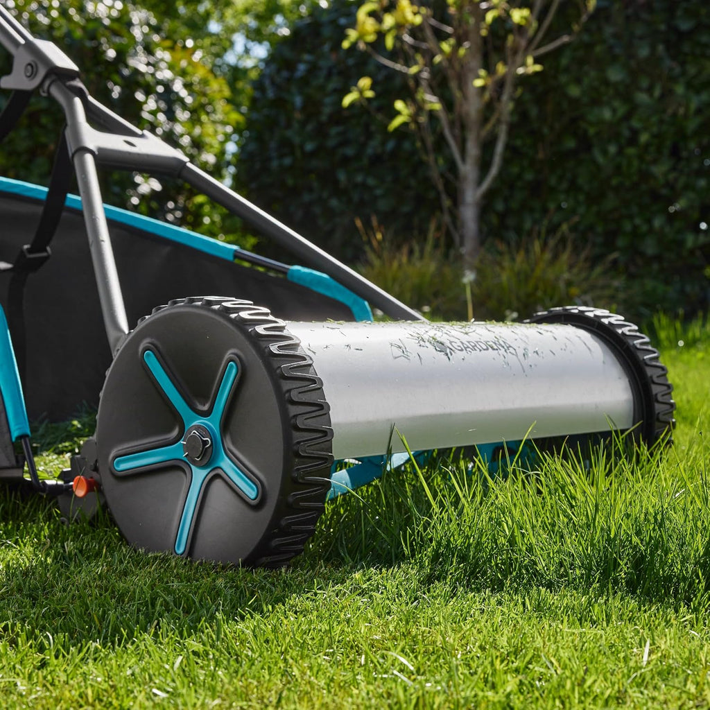Gardena Manual Push Lawnmower Plus 400 Cylinder Lawnmowers: English Lawn, 40 cm Cutting Width, Cordless, with Grass Box, for lawns up to 250 m² (11765-20)
