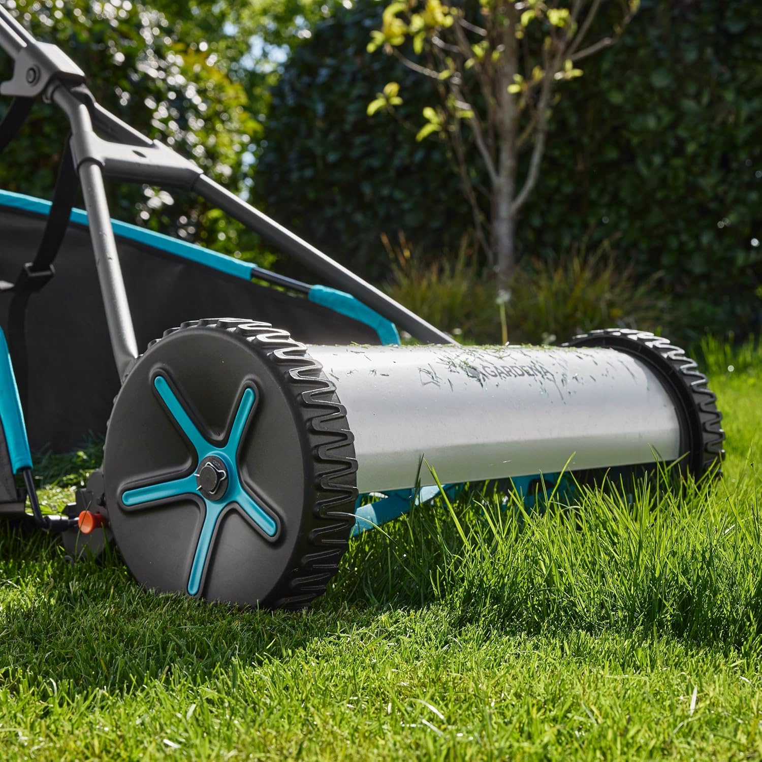 Gardena Manual Push Lawnmower Plus 400 Cylinder Lawnmowers: English Lawn, 40 cm Cutting Width, Cordless, with Grass Box, for lawns up to 250 m² (11765-20)